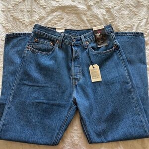 Women’s 501 levis original cropped NWT